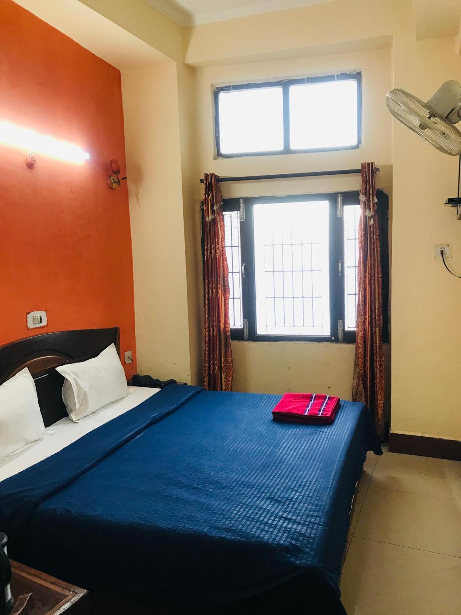 Castle View Hotell Mussoorie Eksteriør bilde